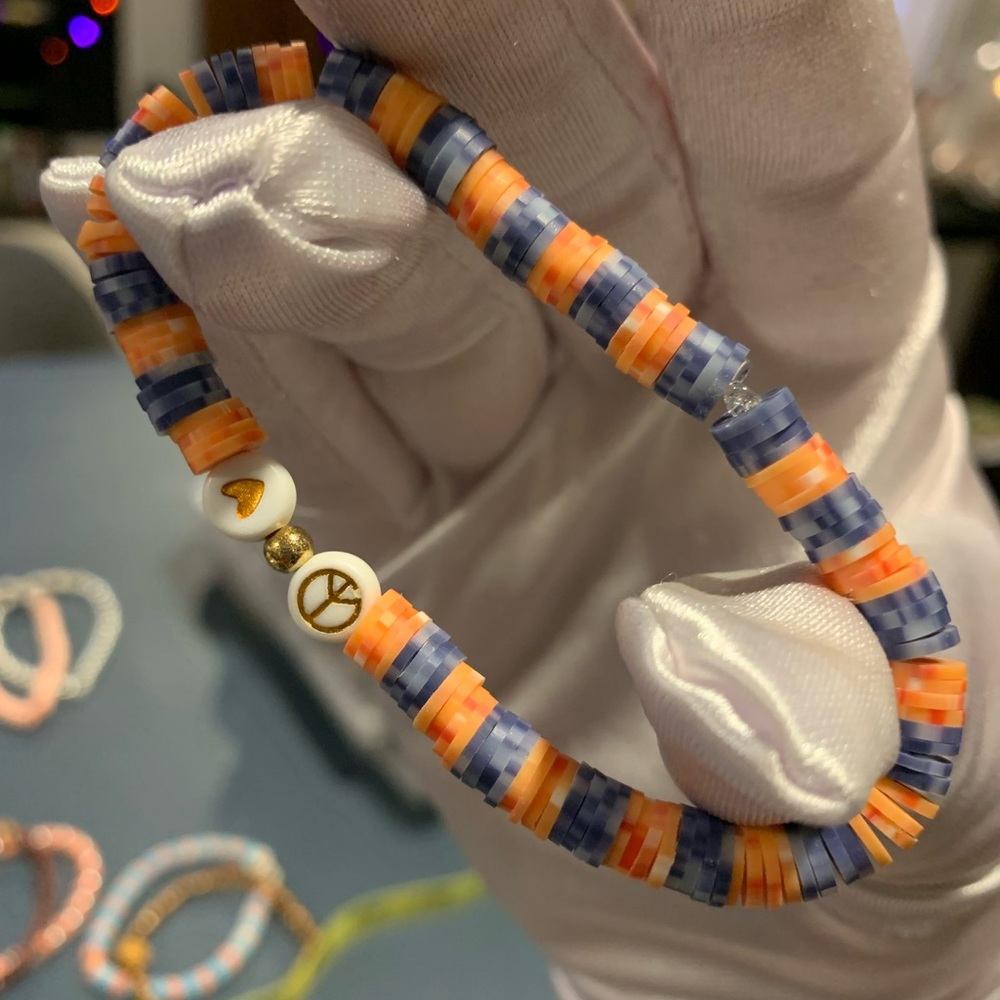 👾5 for $25 🧵Peace and Love Bracelet 🧵